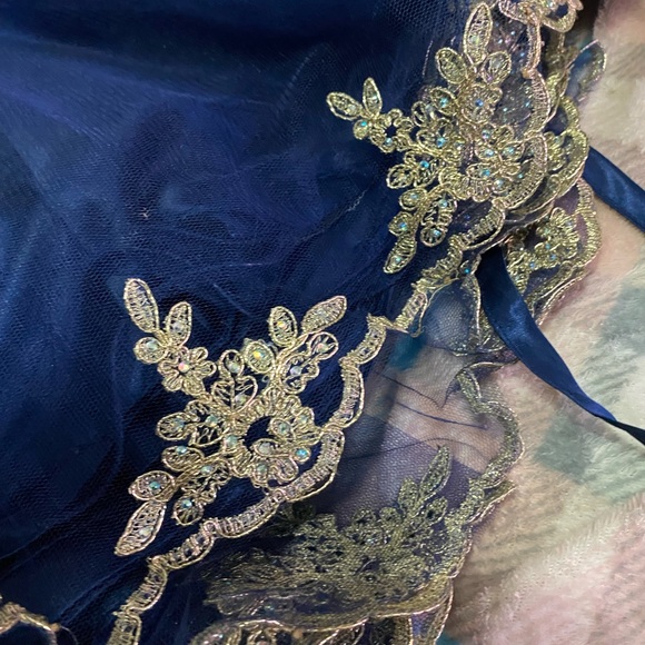 This dress is good for any formal occasion it is a size medium/ small worn once - Picture 2 of 5